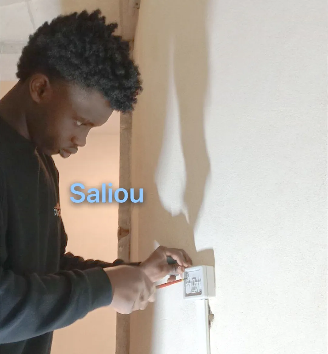 Saliou, apprenti 1er année électricien chez CGV&Ciel